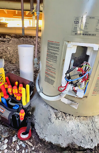 https://forrestdalehotwater.com.au/uploads/2025/06/electric-hot-water-system-49471.jpg