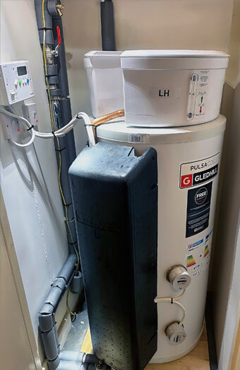 https://forrestdalehotwater.com.au/uploads/2025/06/electric-hot-water-system-70649.jpg