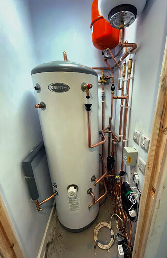 https://forrestdalehotwater.com.au/uploads/2025/06/gas-hot-water-system-11703.jpg