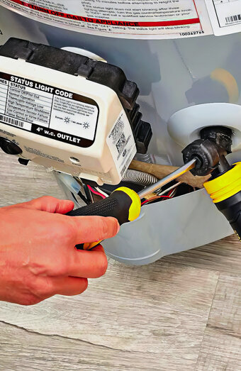 https://forrestdalehotwater.com.au/uploads/2025/06/hot-water-servicing-70528.jpg